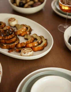 Pacifica Oval Platter By Casafina -Restaurant Supplies Store AdentroRugDiningRoom 4159 SITECROP df98a838 a993 4f1c a471 3c09ba6dd86b