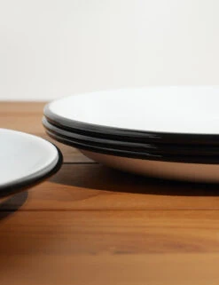 Enamelware Dinner Plate (Set Of 4) By Crow Canyon -Restaurant Supplies Store Enamelware Dinner Plate Black Rim Set of 4 9790